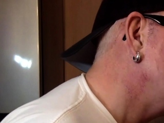 BJ gloryhole DILF sucks with eager mouth