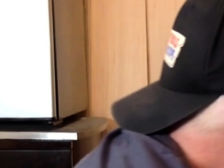 Dicksucking gloryhole DILF gives nice BJ