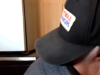 Amateur gloryhole DILF sucks in closeup