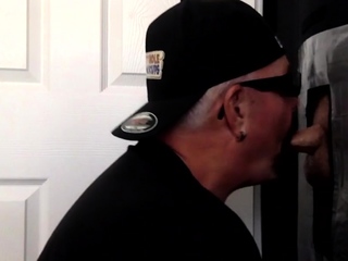 Amateur gloryhole gaydaddy sucks dick