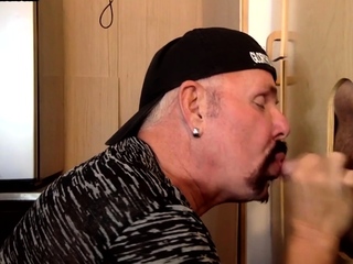 Gloryhole deepthroating DILF suck dude