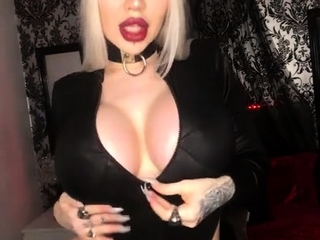 Blonde With Natural Big Boobs Loves Putting A Toy In Her