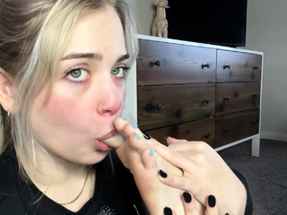 Webcam amateur tasha sky entertains a voyeurs foot fetish w