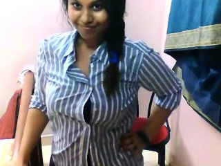 Amateur: Indian seductive tamil girl exposing her sexy massive booby body in