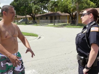 Blonde Female Police Offer Sucks The Street...