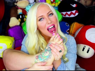 Tattooed blonde foot fetish webcam video