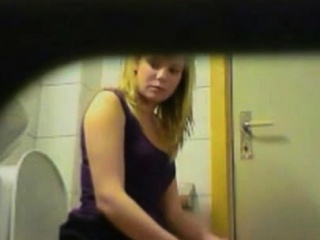 Blonde Amateur Teen Toilet Pussy Ass Hidden Spy Cam Voyeur 5...