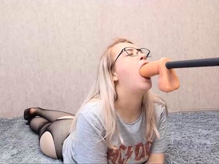 Fetish hoe toys with huge dildo