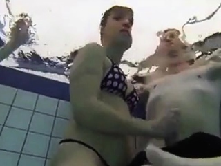 Teen gives handjob in public pool