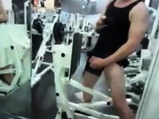Masturbandose En El Gym...