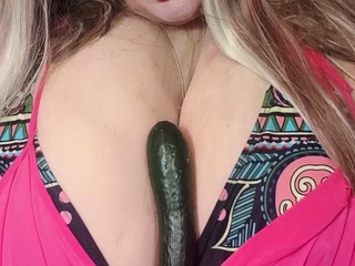 See susi in cocktaildress she is fucking with zucchini