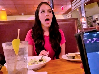 Camsoda-Horny babe orgasming