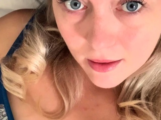 amateur blonde solo webcam