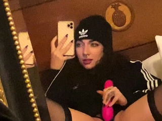 Amateur czech teen in her first toy induced orgasm