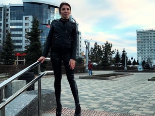 Busty amateur blonde banged in public outdoor