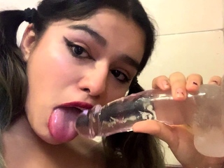 Cute amateur webcam teen girl toying pussy on webcam