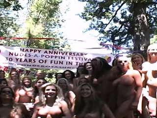 Amazing Tits At Nudes A Poppin