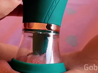 Experimentei um orgasmo intenso testando meu vibrador com