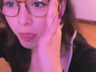 Amateur preggo hoe toys her pussy close up in fetish solo