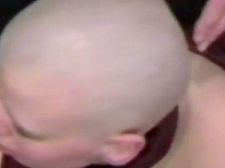 Deutsche Amateur-MILF im Fesselspiel muss einen kleinen Schw