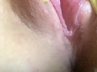 Blonde hottie in close up solo pussy play