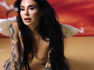 Curvy tattooed MILF shows off big boobs
