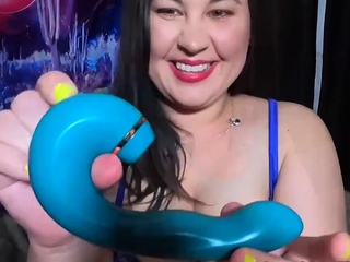 Rose Kingman Orgasms with Sex Toys on Webcam!